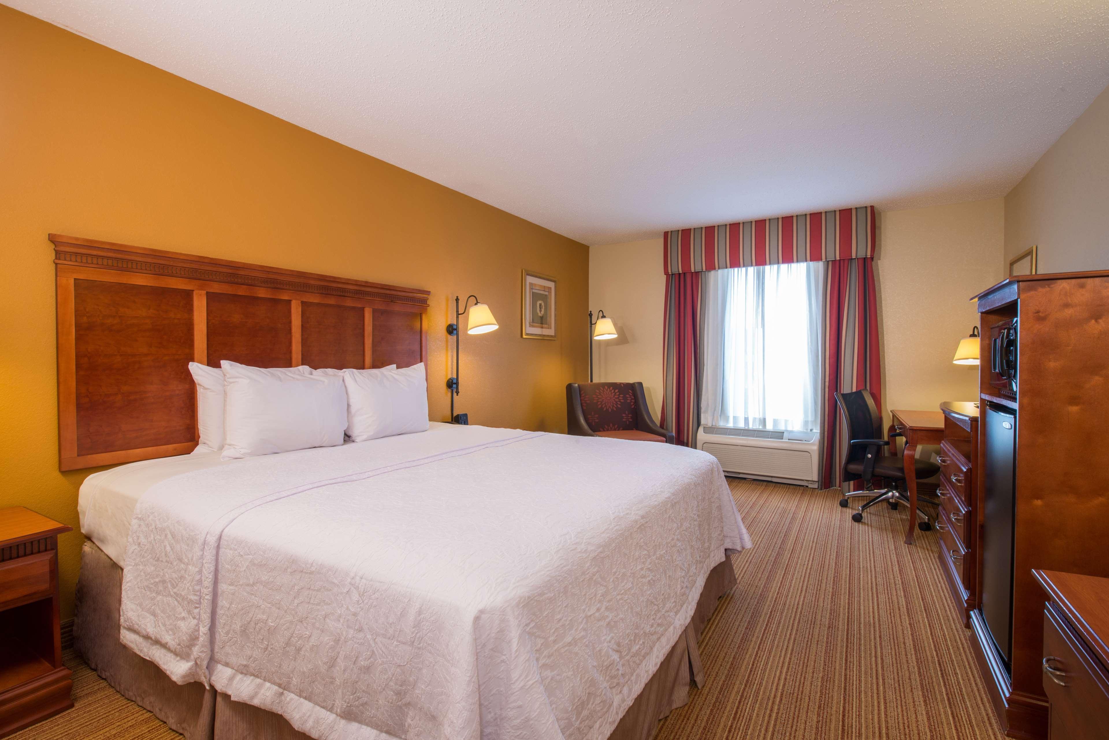 Hampton Inn Ізлі Екстер'єр фото
