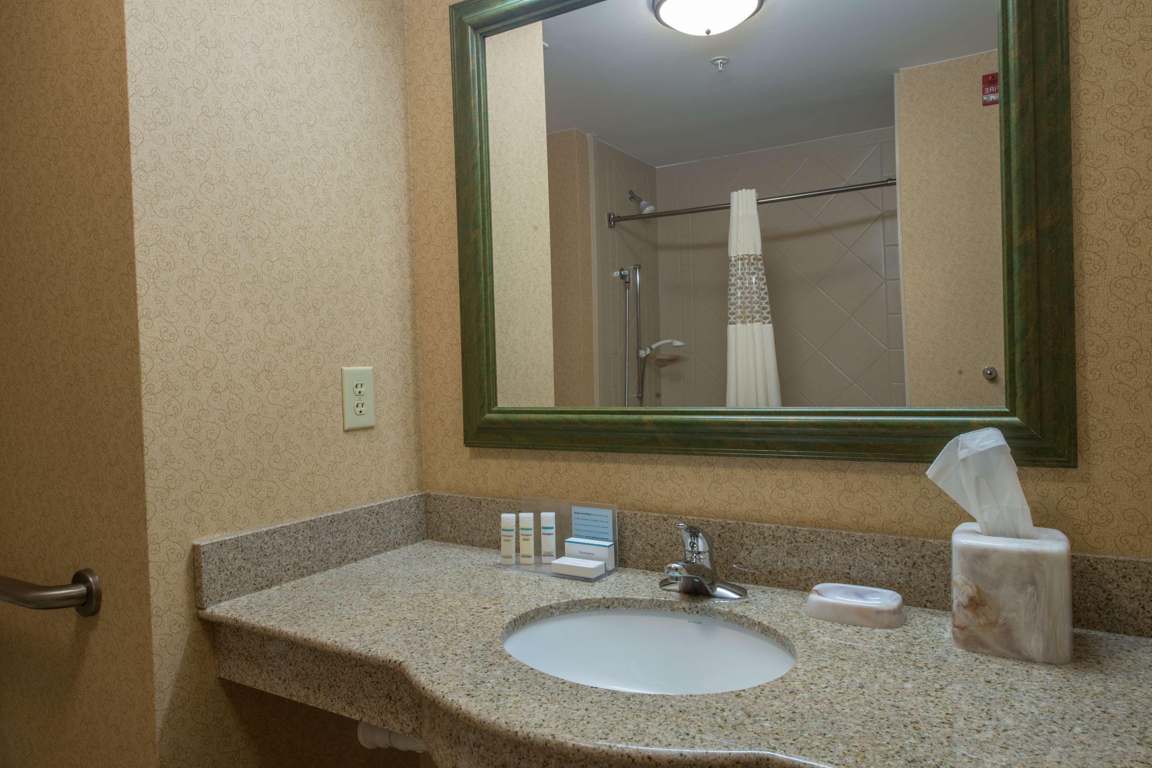 Hampton Inn Ізлі Екстер'єр фото