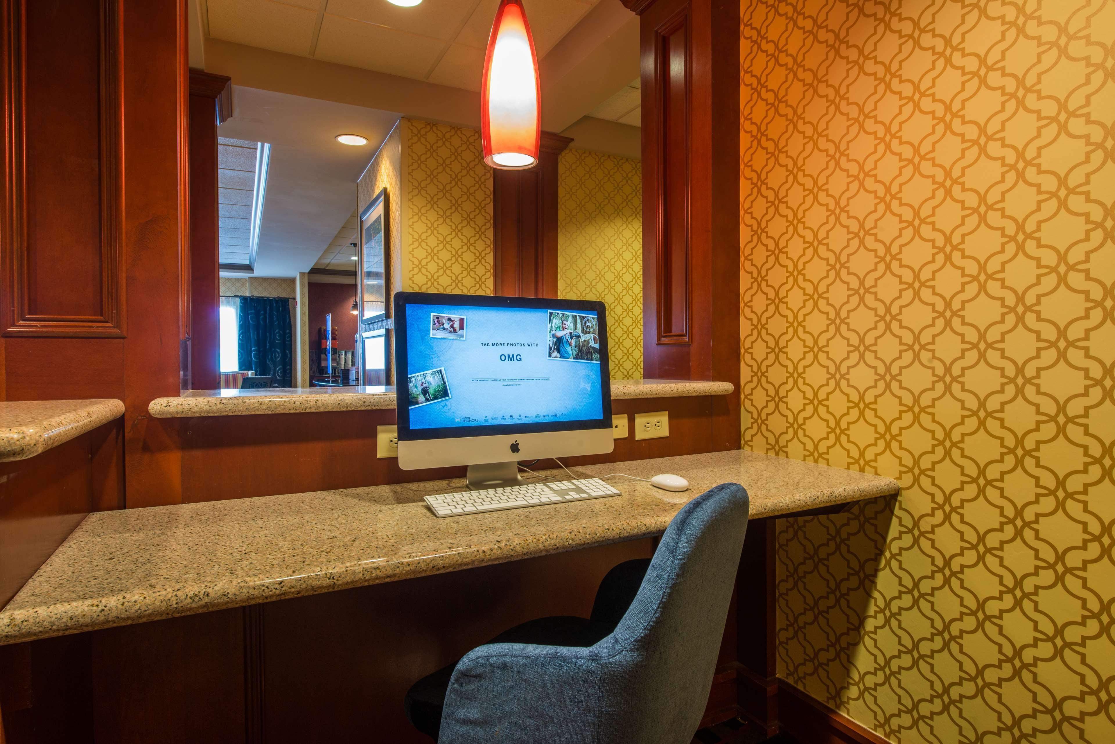 Hampton Inn Ізлі Екстер'єр фото