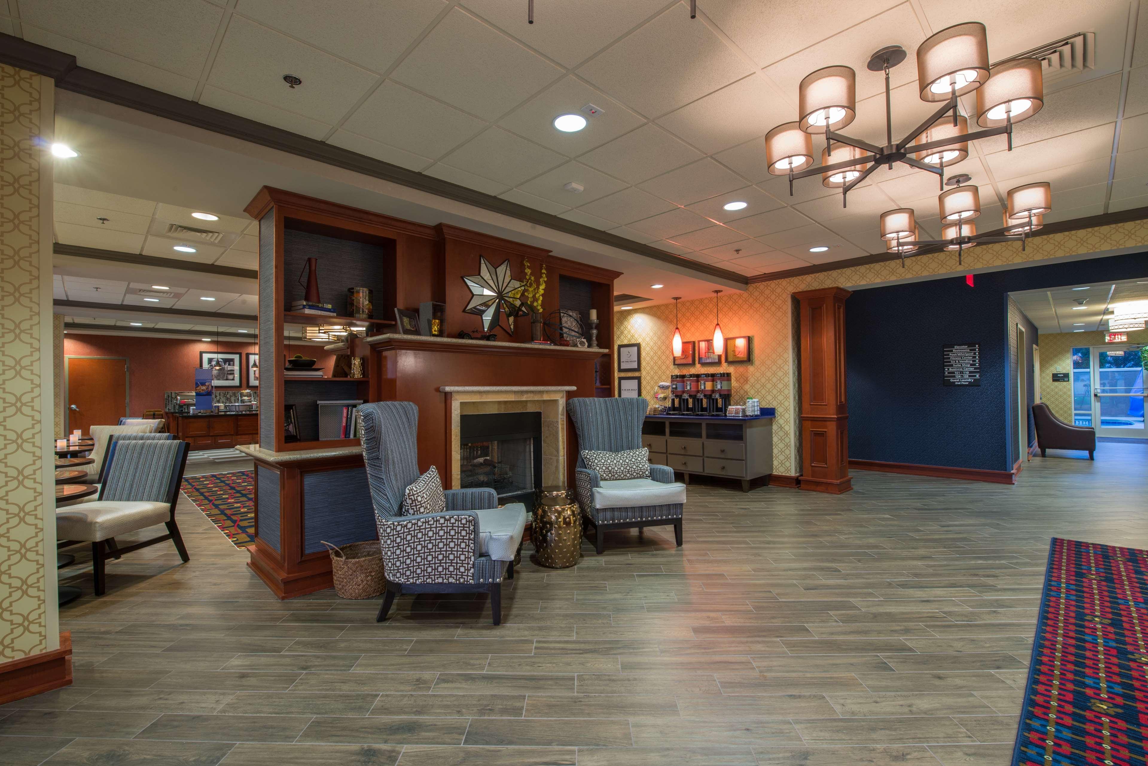 Hampton Inn Ізлі Екстер'єр фото