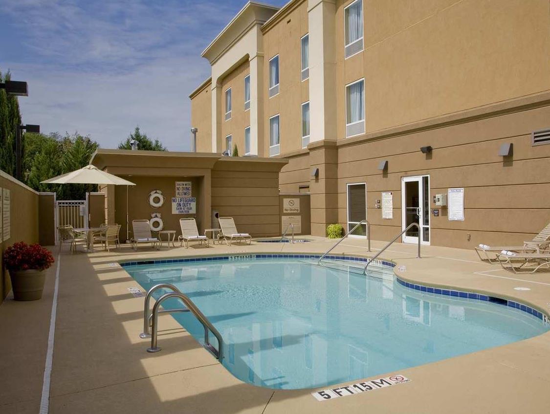 Hampton Inn Ізлі Екстер'єр фото
