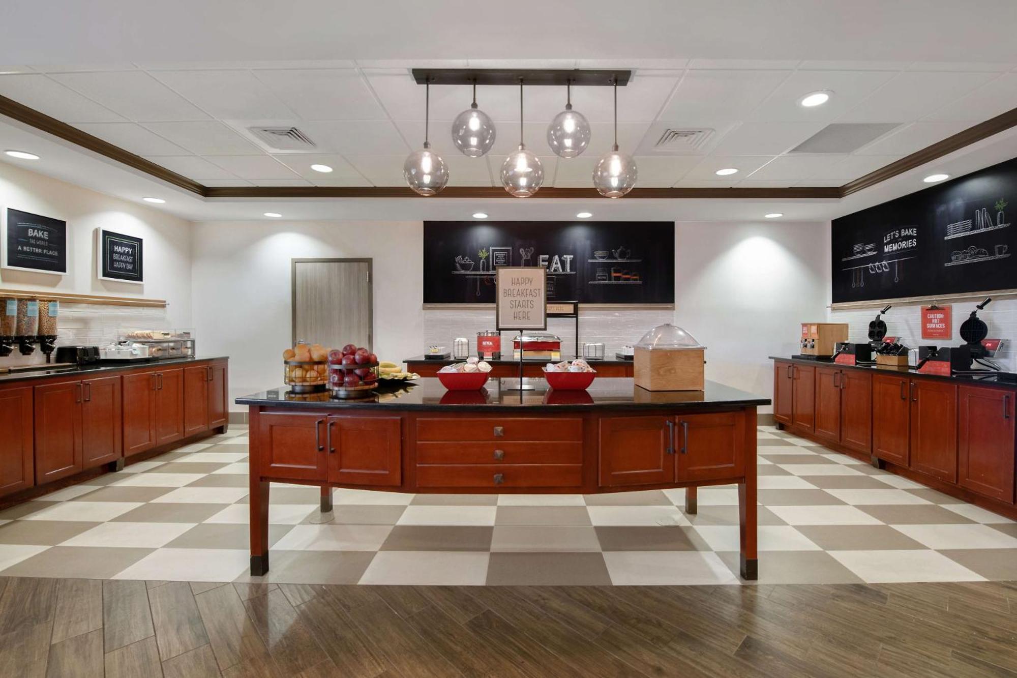 Hampton Inn Ізлі Екстер'єр фото