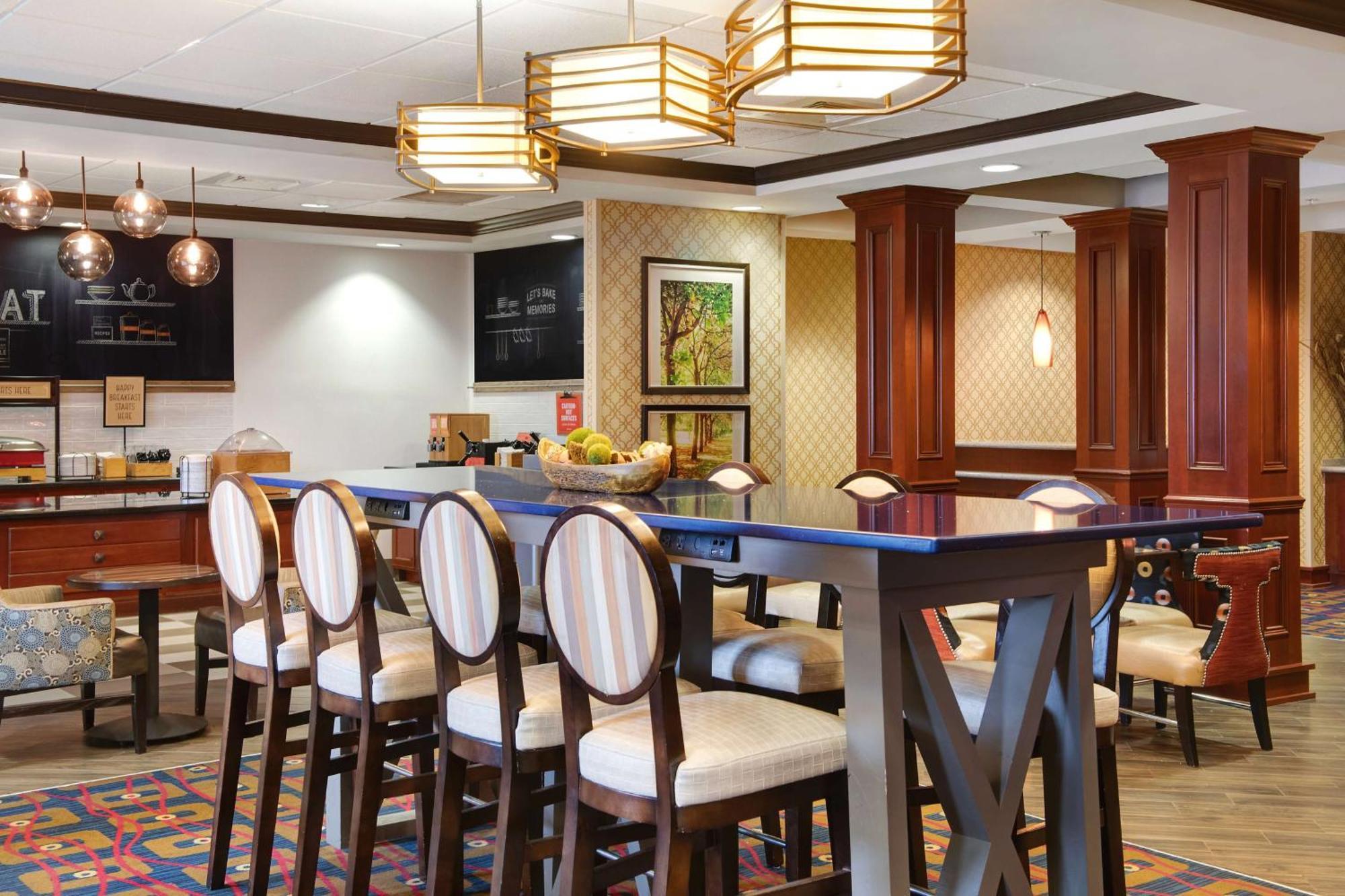 Hampton Inn Ізлі Екстер'єр фото