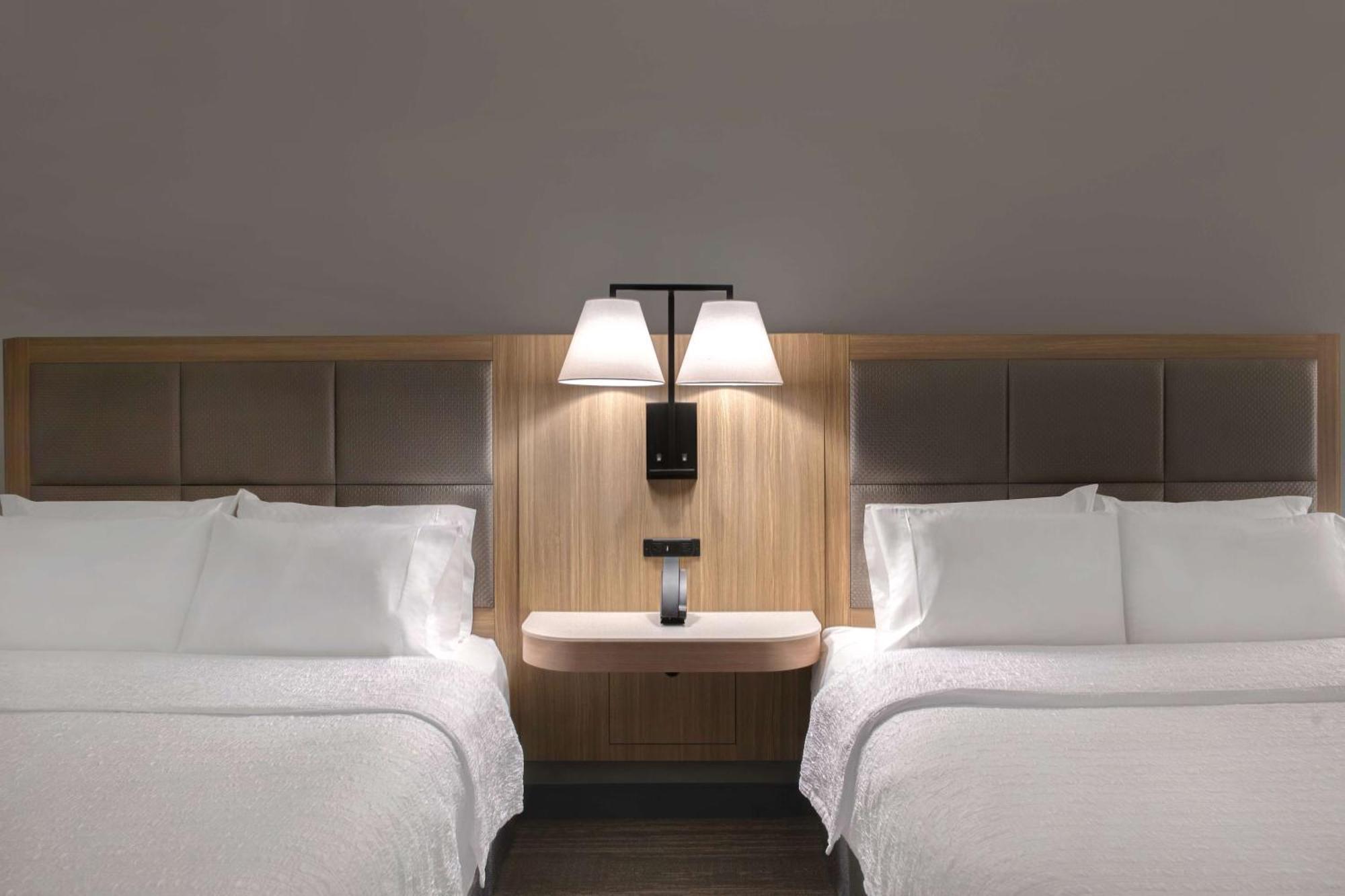 Hampton Inn Ізлі Екстер'єр фото