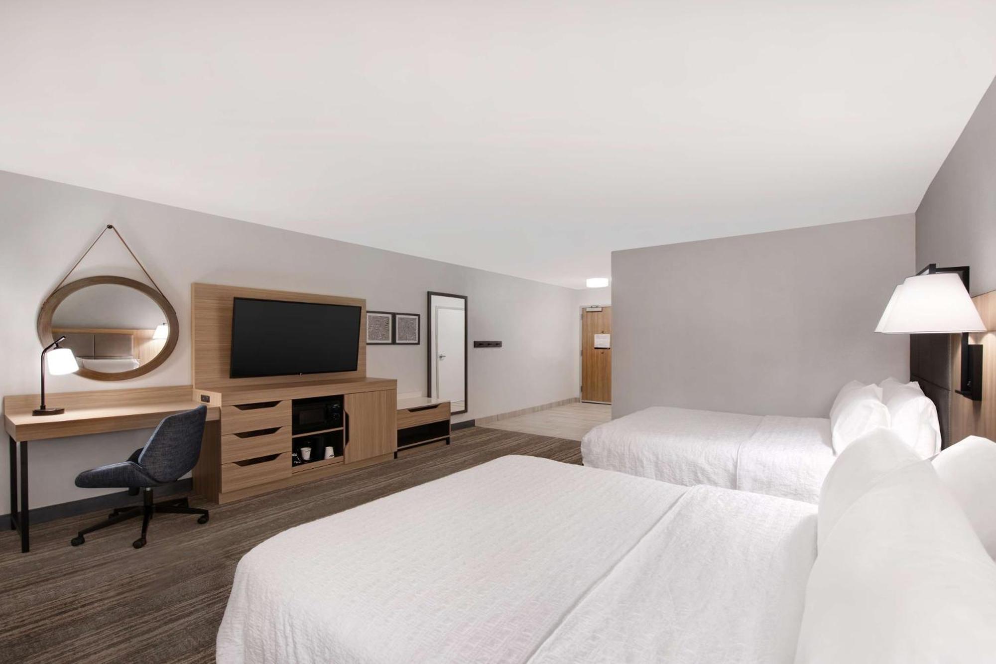 Hampton Inn Ізлі Екстер'єр фото