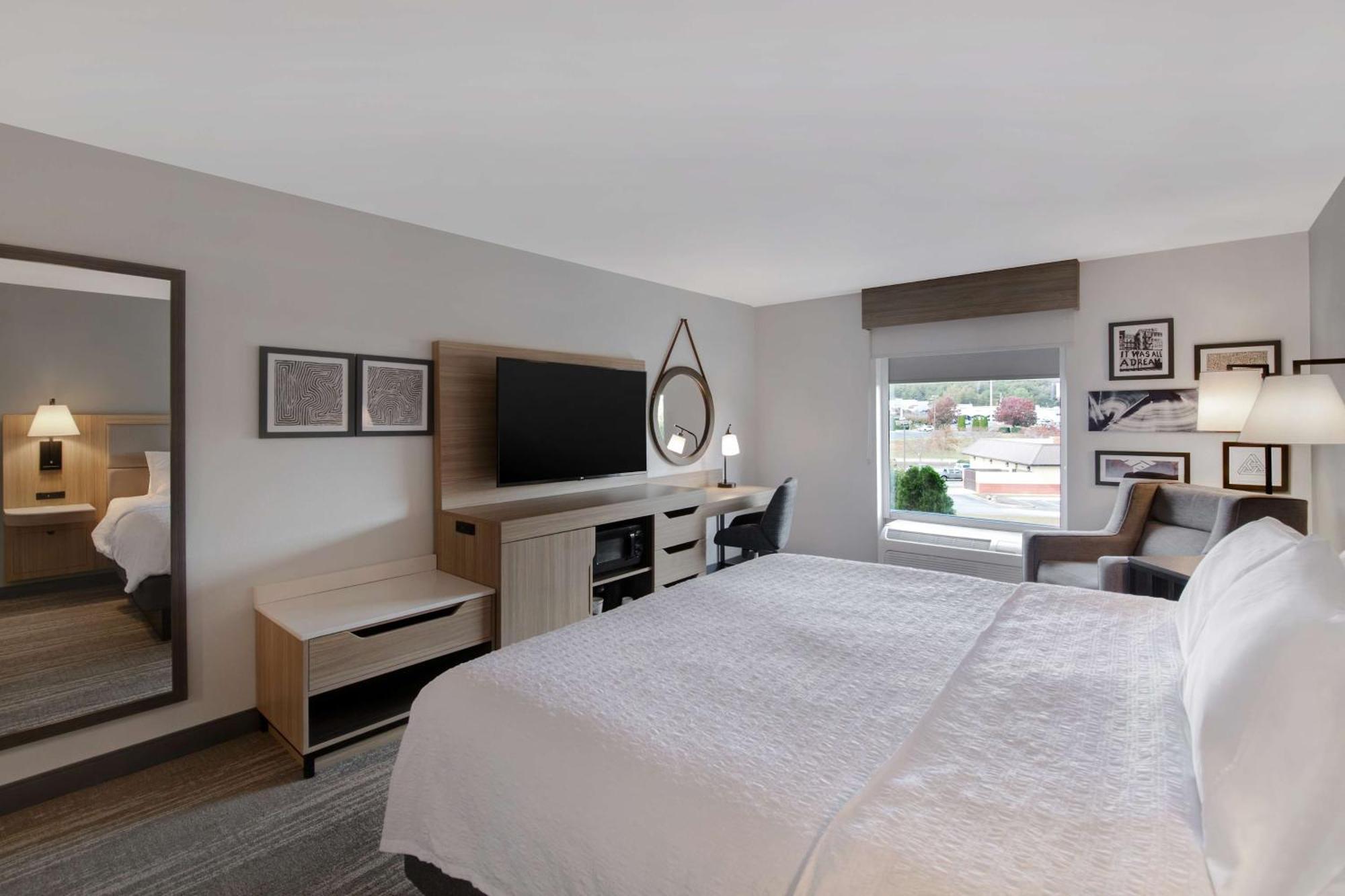 Hampton Inn Ізлі Екстер'єр фото