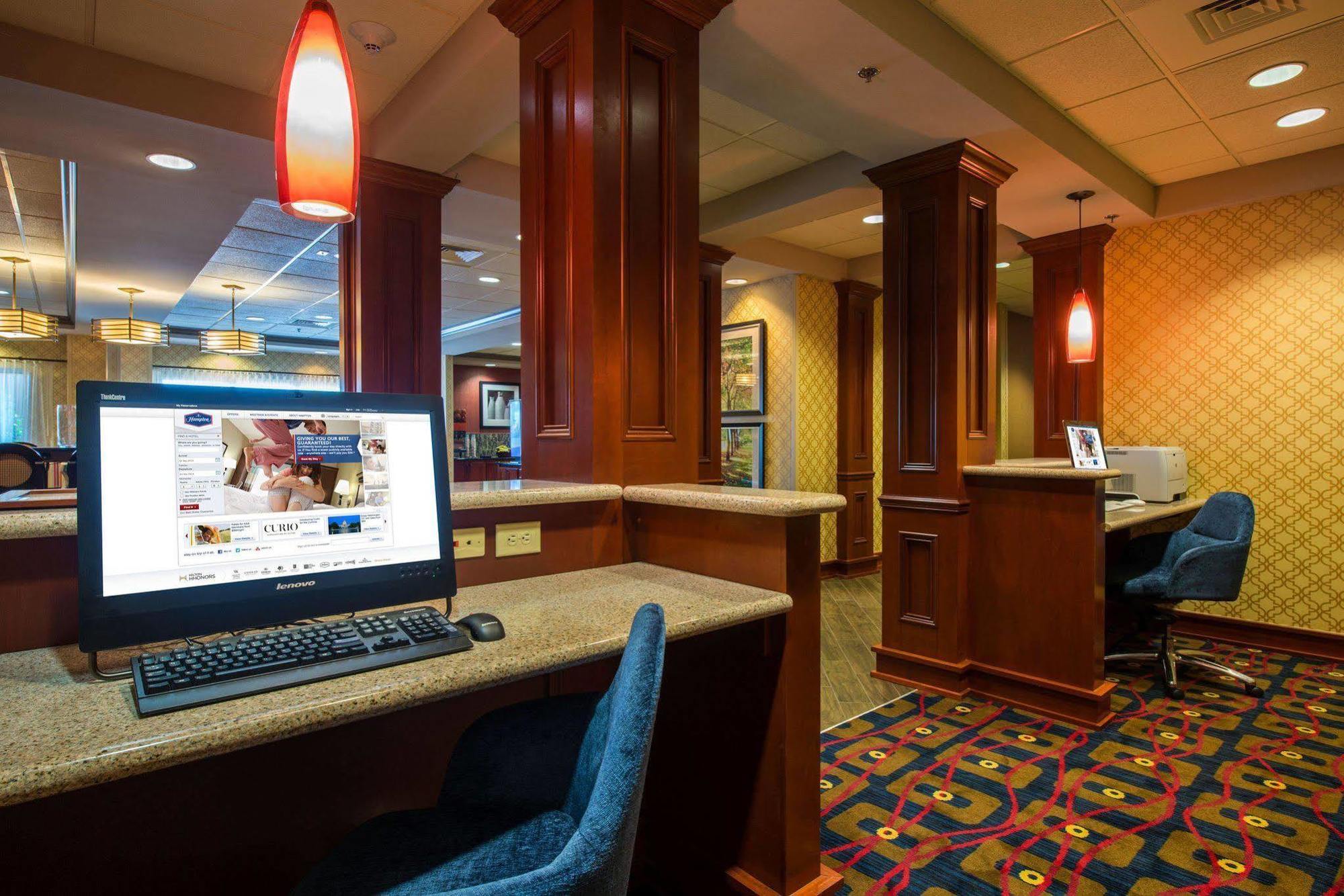 Hampton Inn Ізлі Екстер'єр фото