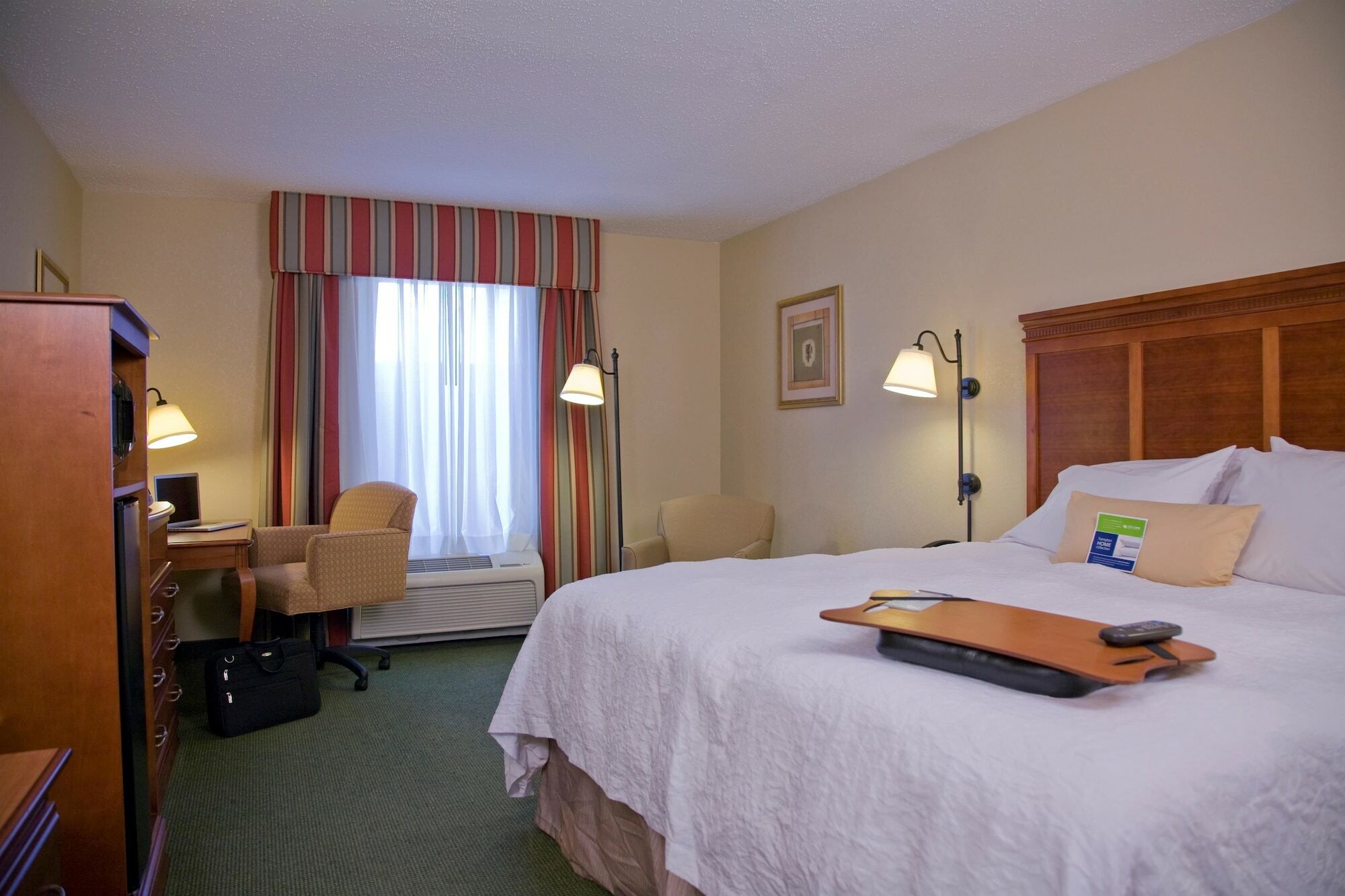Hampton Inn Ізлі Екстер'єр фото