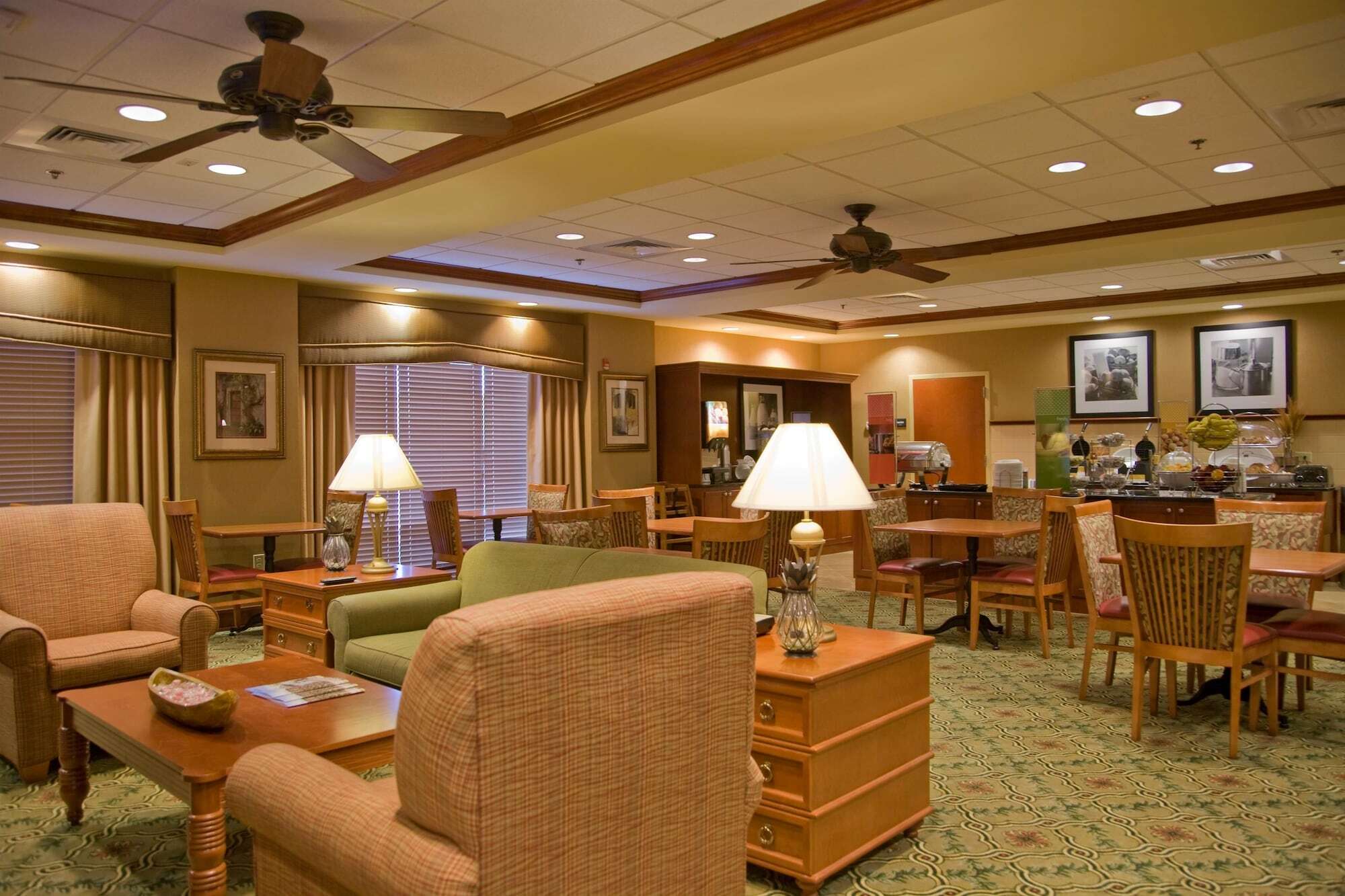 Hampton Inn Ізлі Ресторан фото